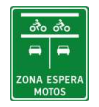 Señal de tránsito ZONA DE ESPERA ADELANTADA MOTOS